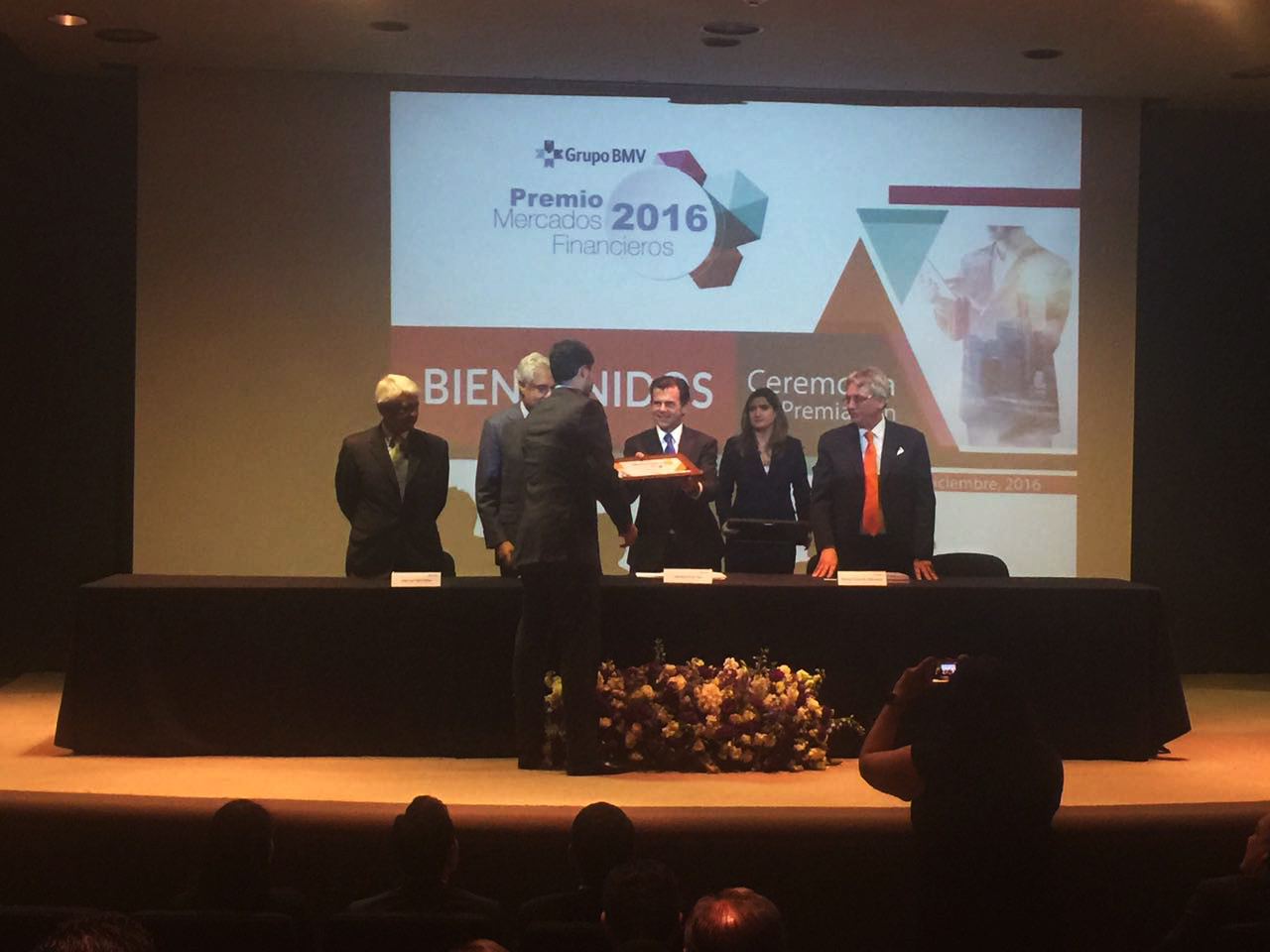 Alfonso L.Corcuera obtiene Mención Honorífica en el Premio de Mercados Financieros 2016